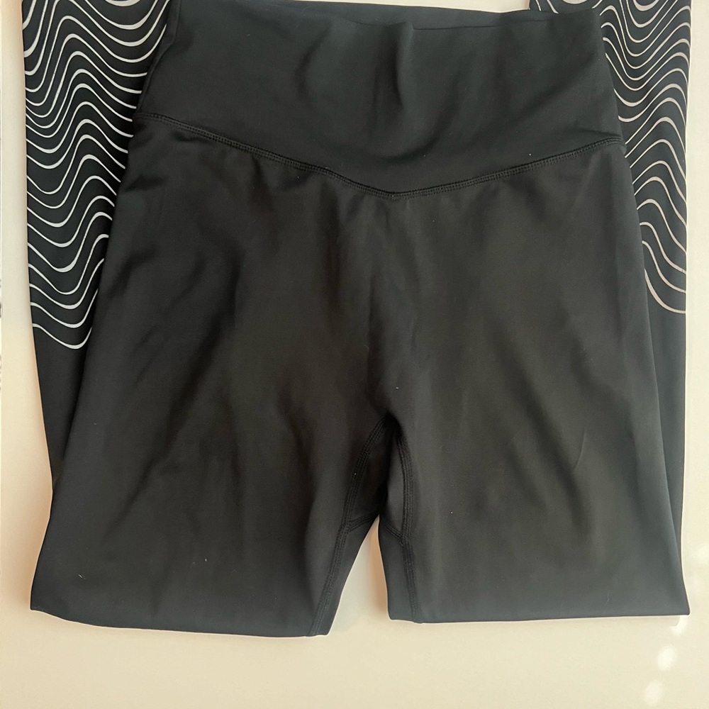 Buffbunny Rebel Legging with reflective detail at bottom